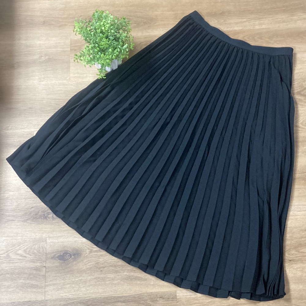 Flowy pleated chiffon maxi skirt